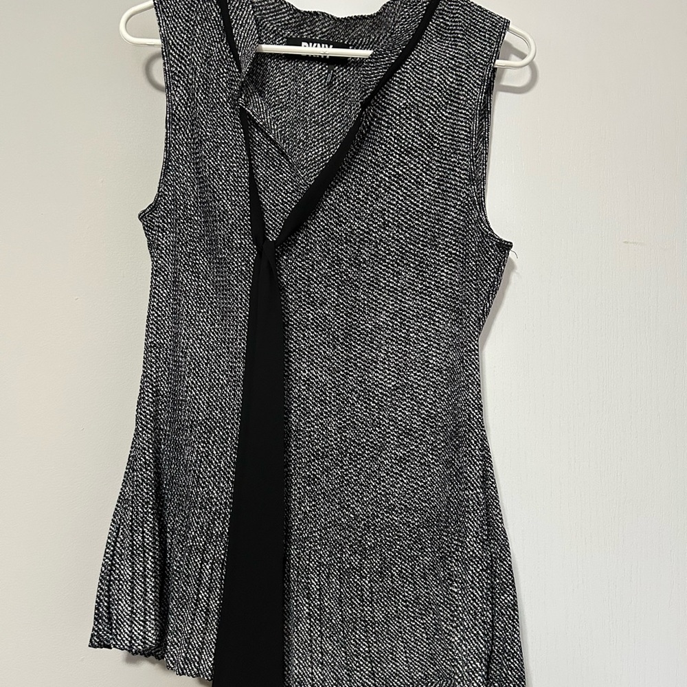 DKNY Gray Asymmetrical Sleeveless Ribbed Blouse